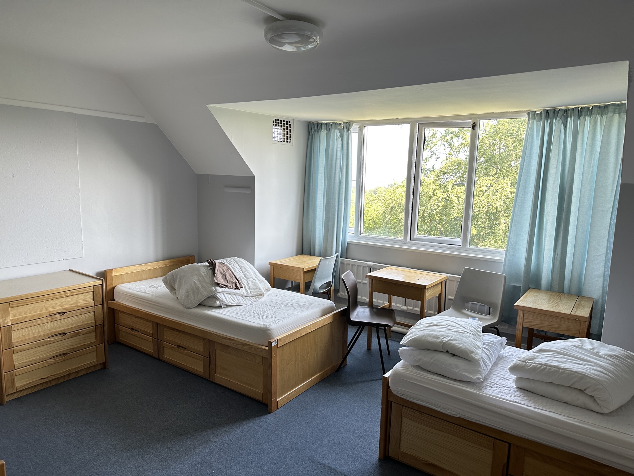 twin bedroom